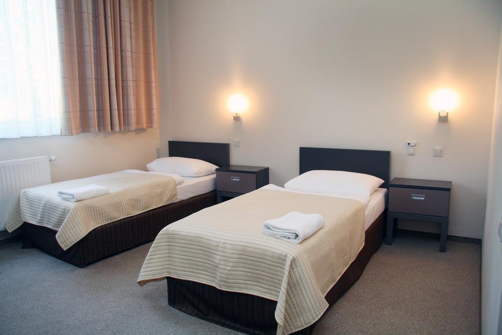 Hotel Jarota Jarocin Room photo